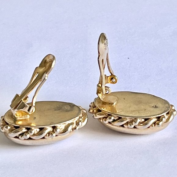 Vintage Oval Victorian Clip On Earrings Gold Plated 70's Smooth Finish Estate - Picture 10 of 13